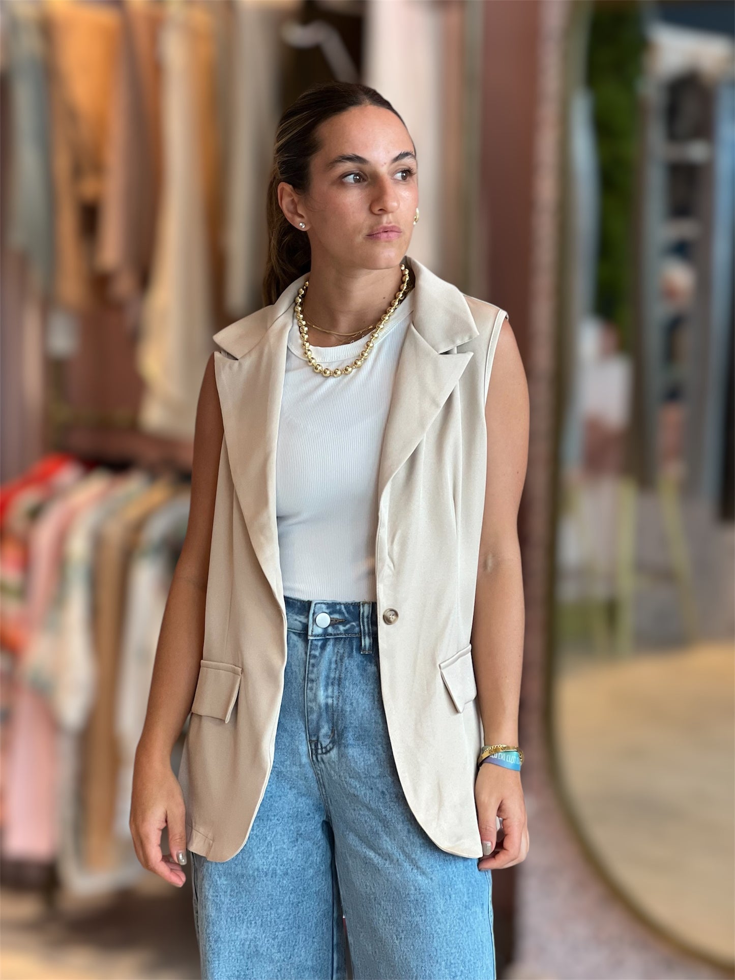 Nude vest