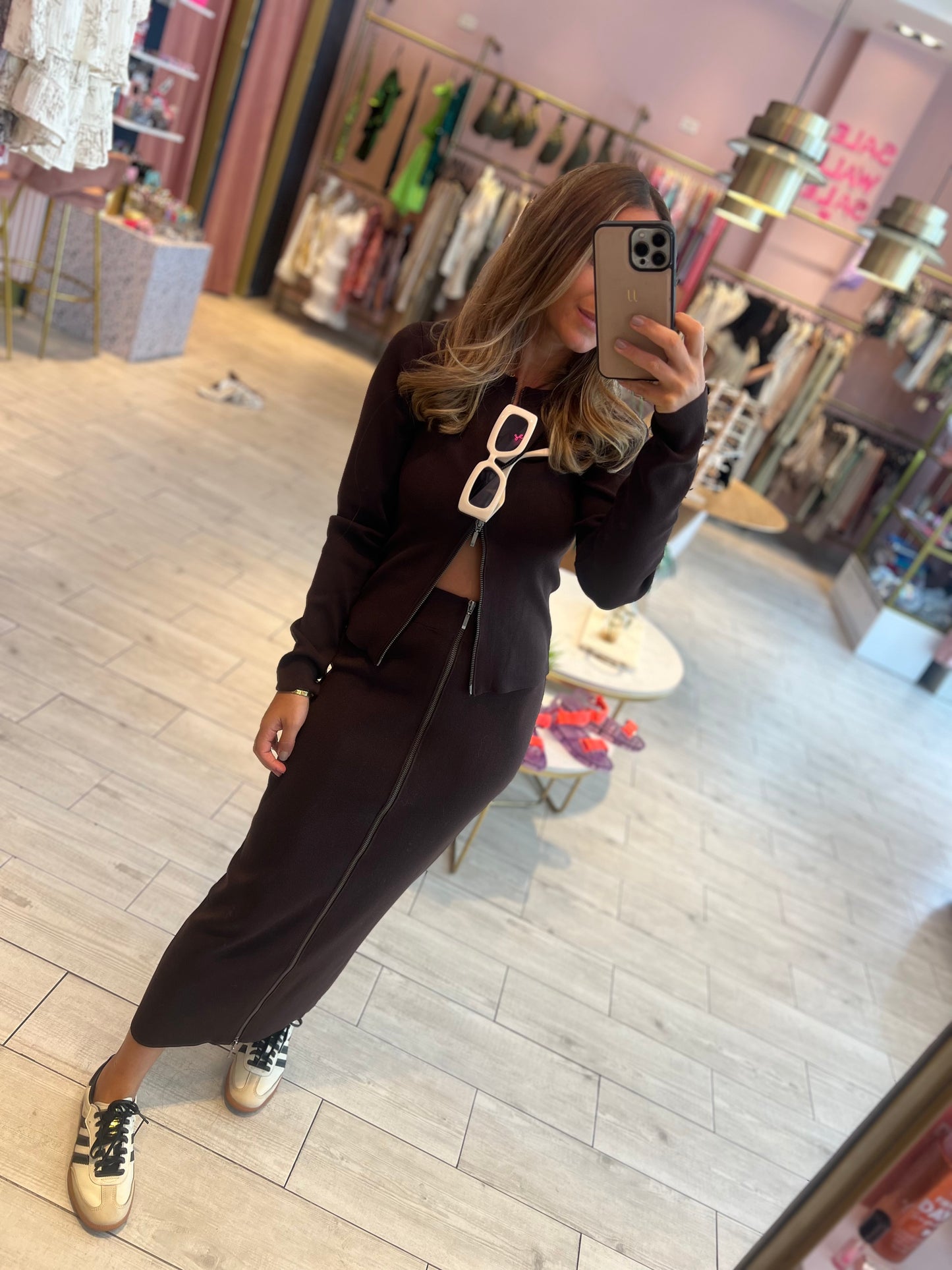 Brown knitted zipper set