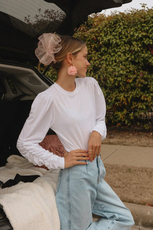 White puffy sleeve top 24 marzo