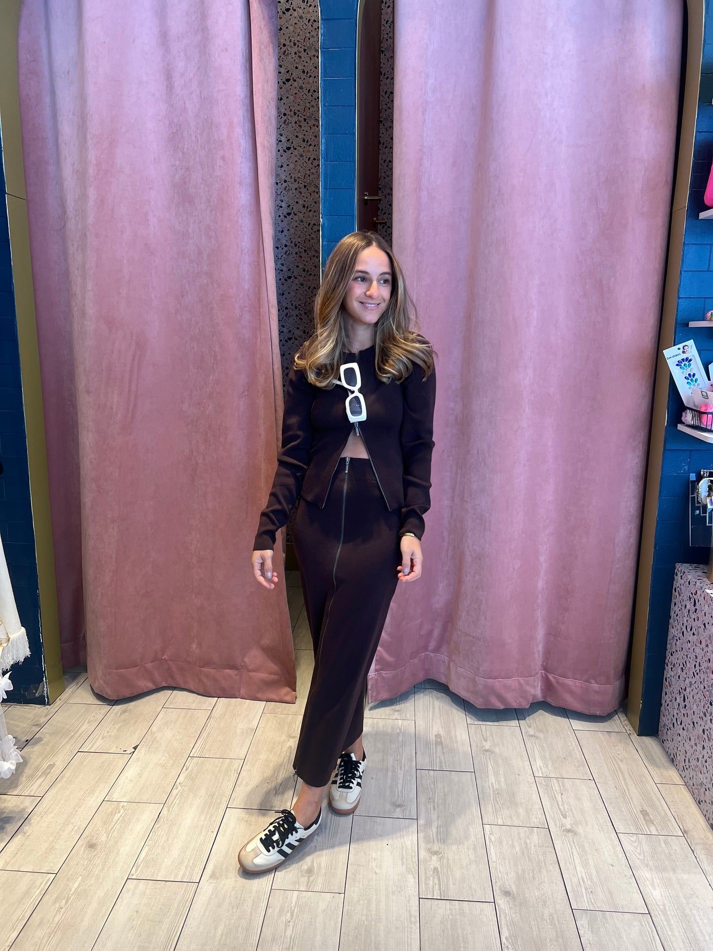 Brown knitted zipper set