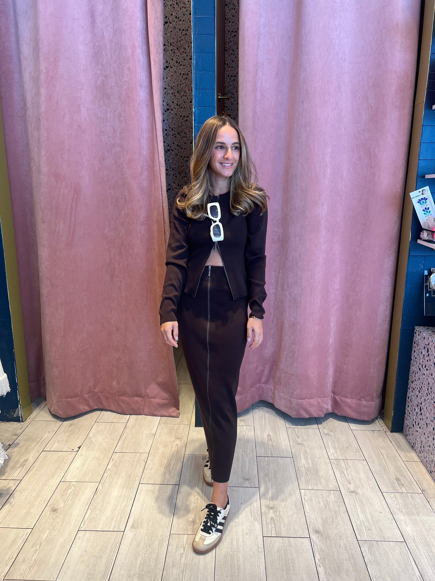 Brown knitted zipper set