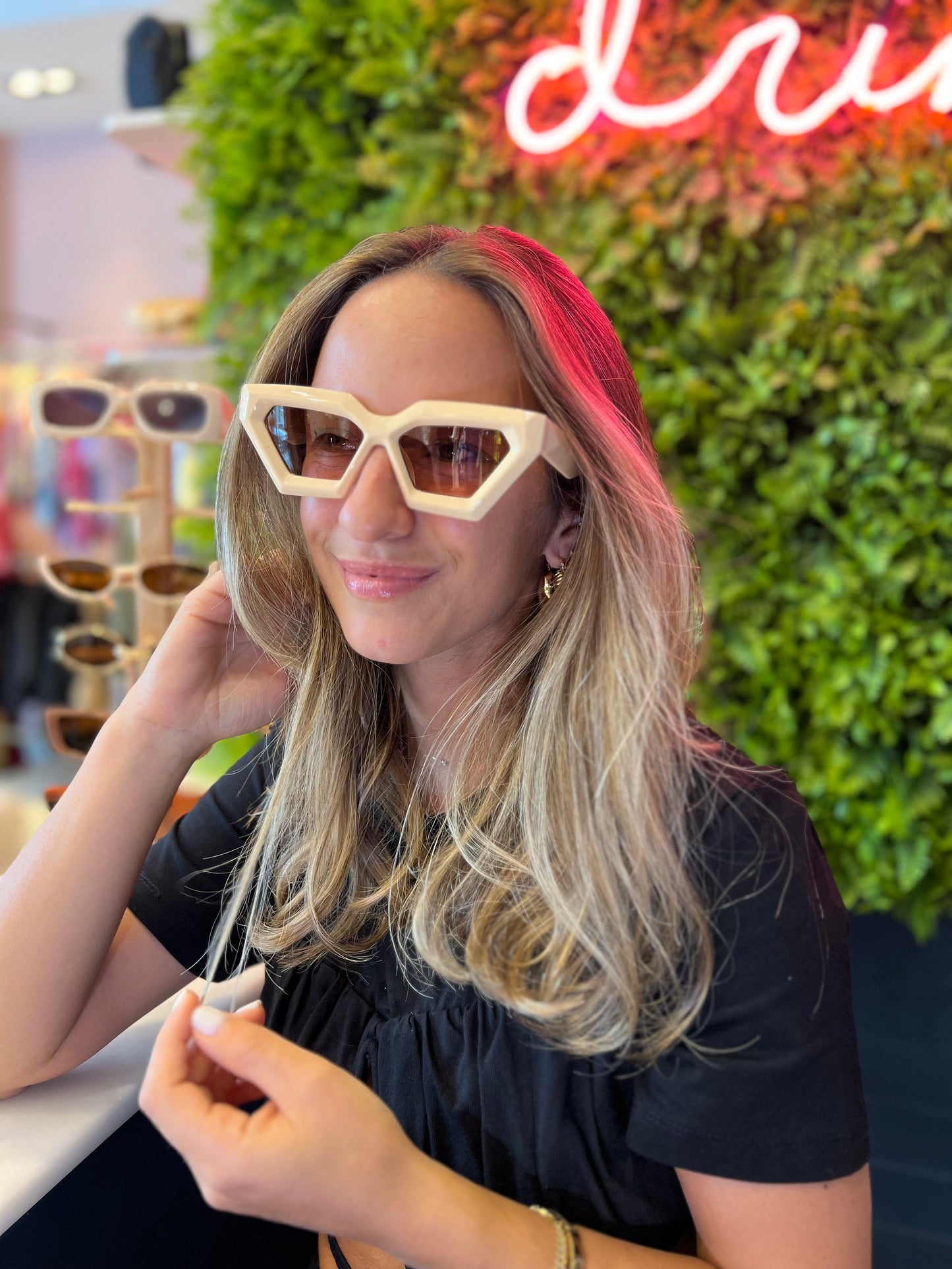 Vanilla lia sun glasses