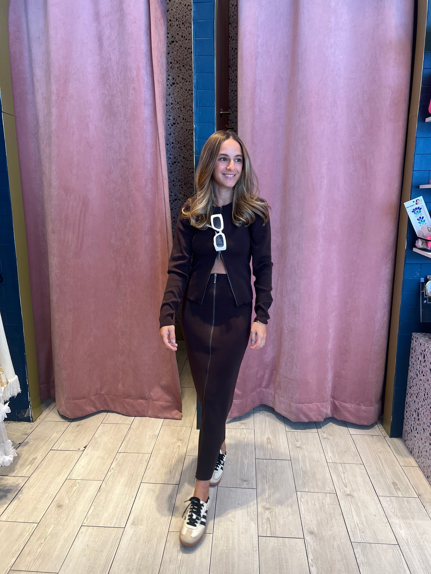 Brown knitted zipper set