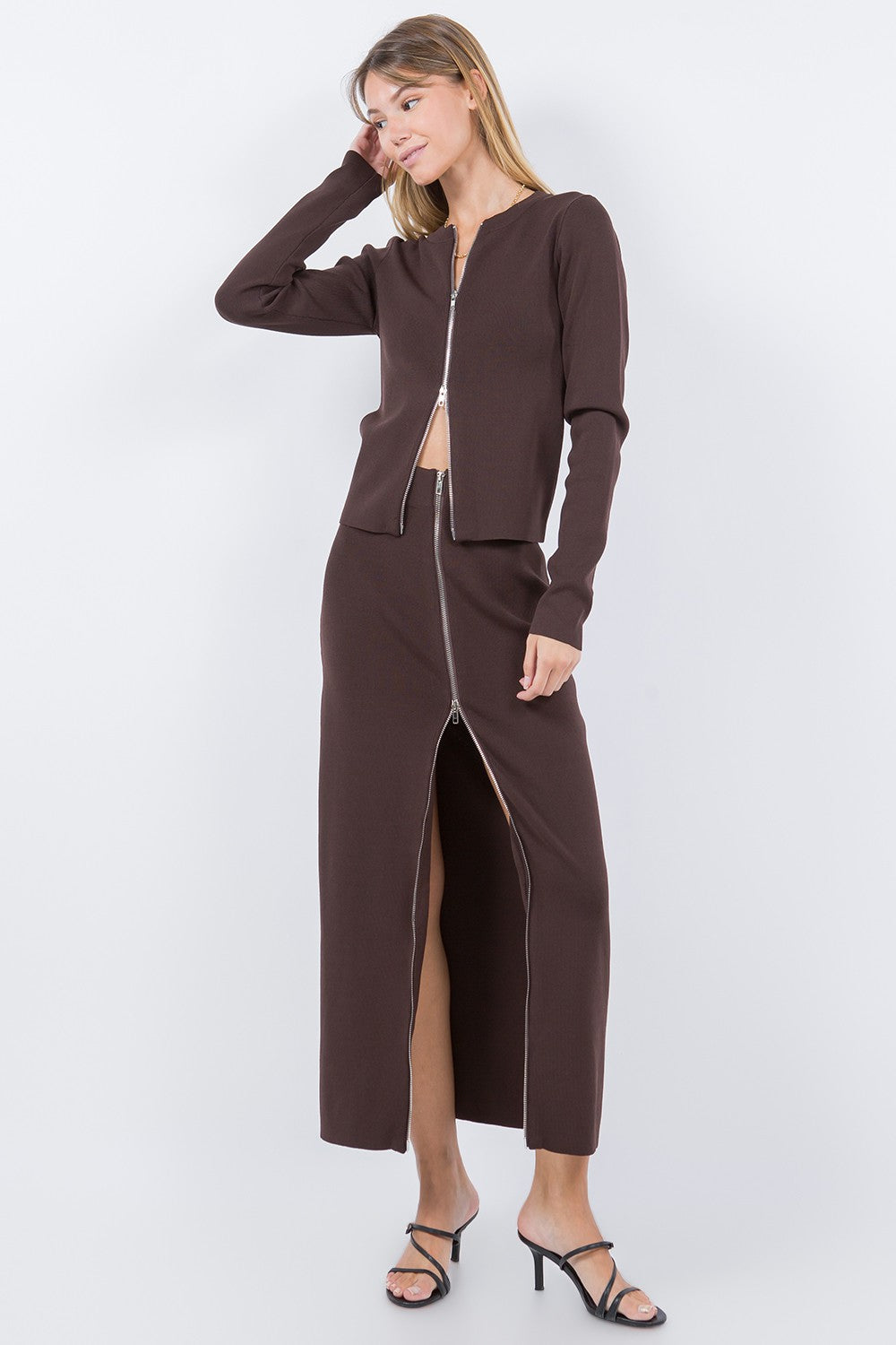 Brown knitted zipper set