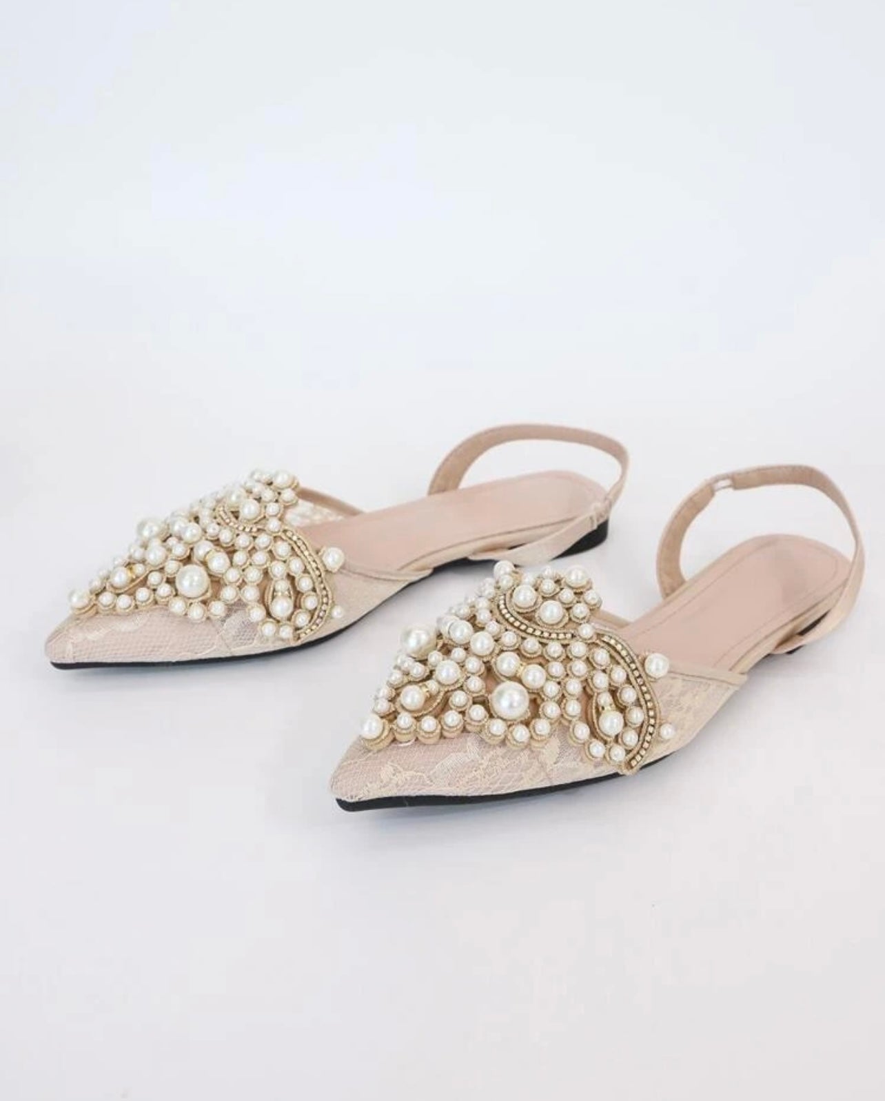 Pearl & lace flats
