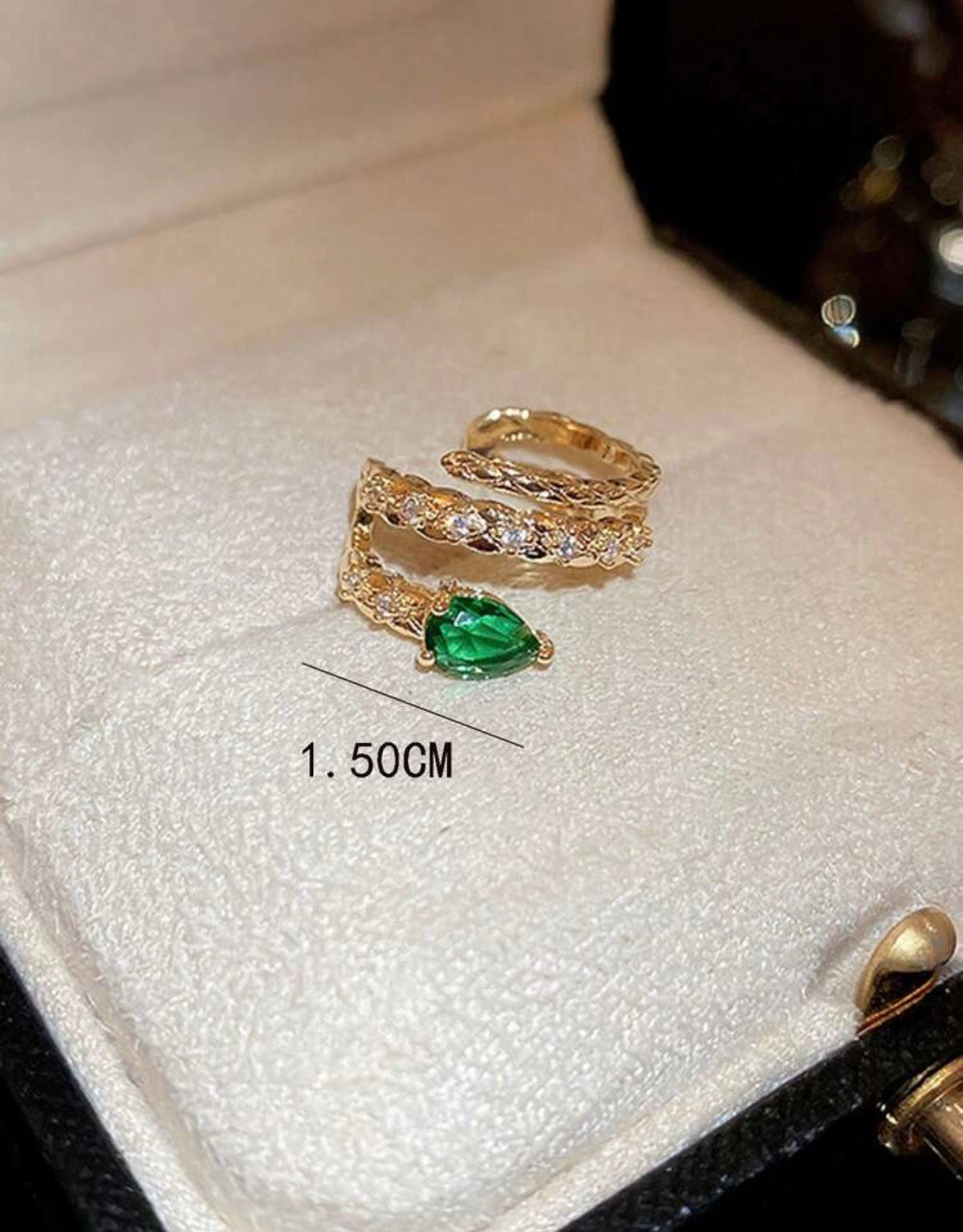 Esmerald ear cuff