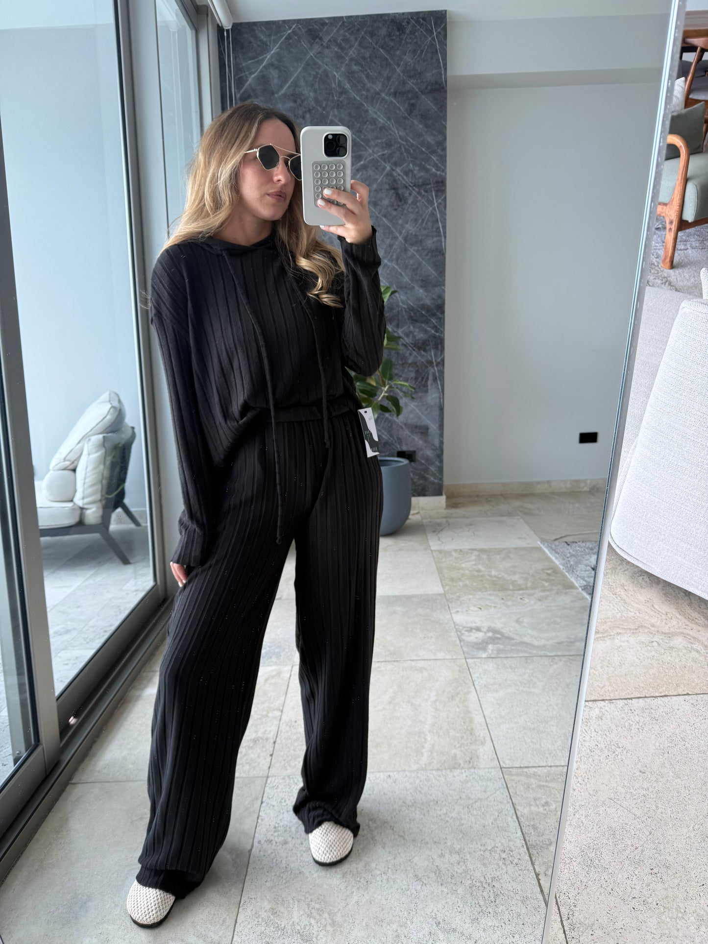Black ribbed hoddie loungewear set de viaje