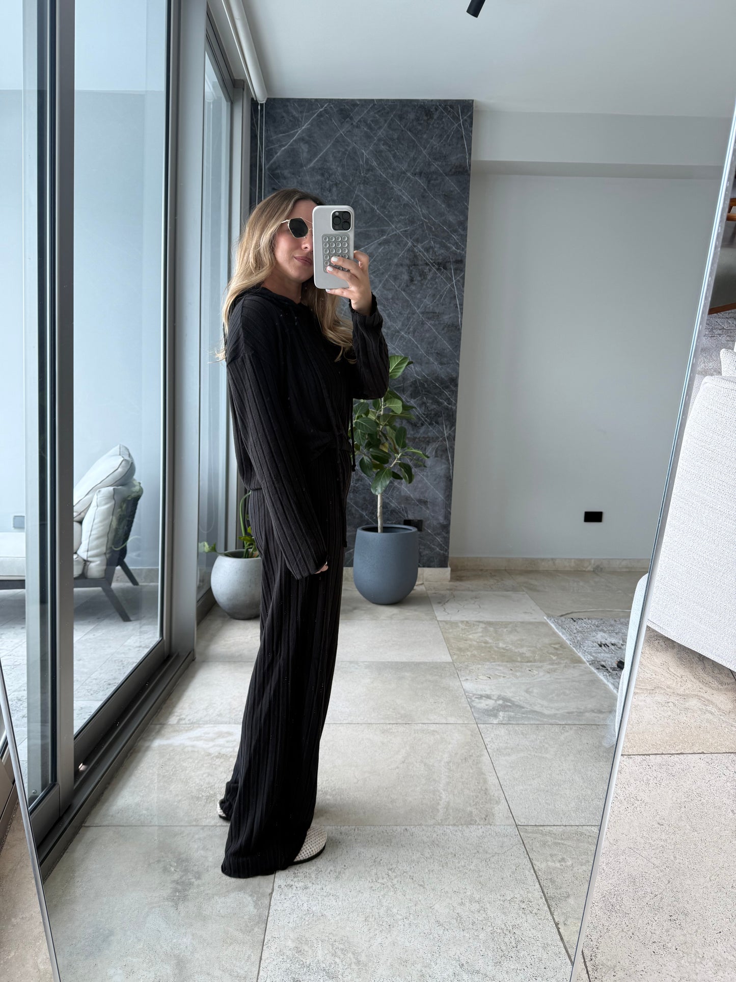 Black ribbed hoddie loungewear set de viaje