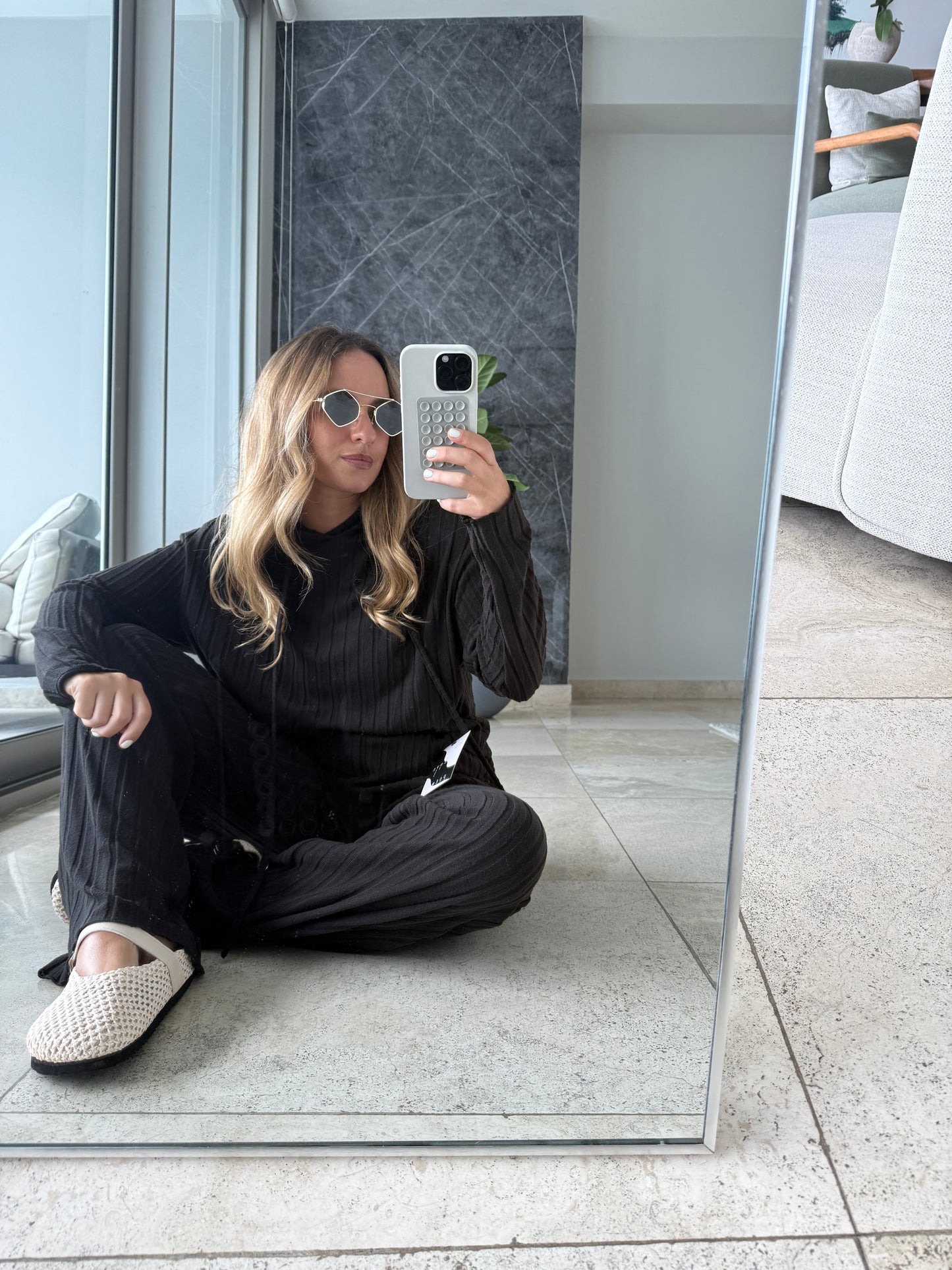 Black ribbed hoddie loungewear set de viaje