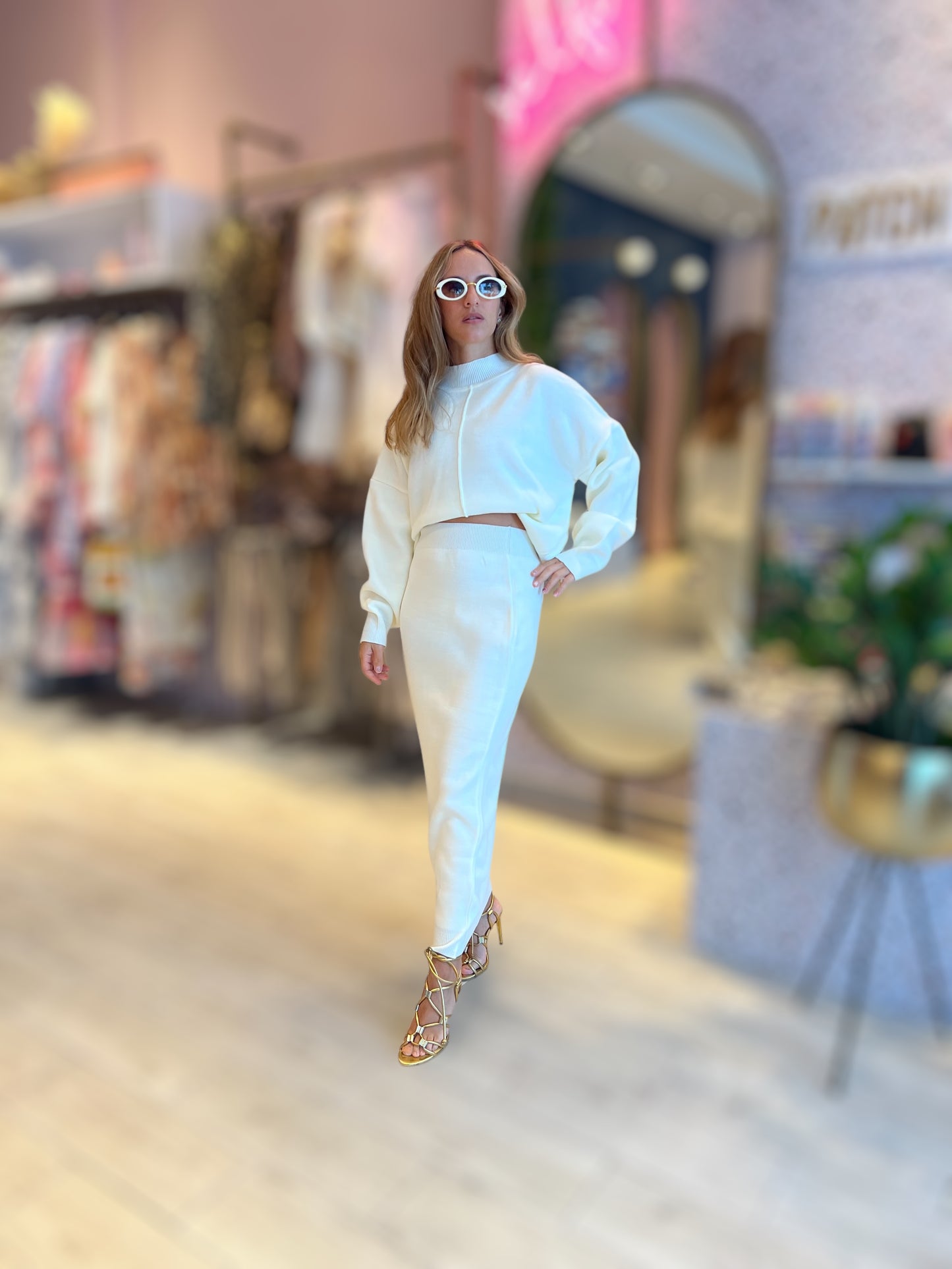 White knitted set