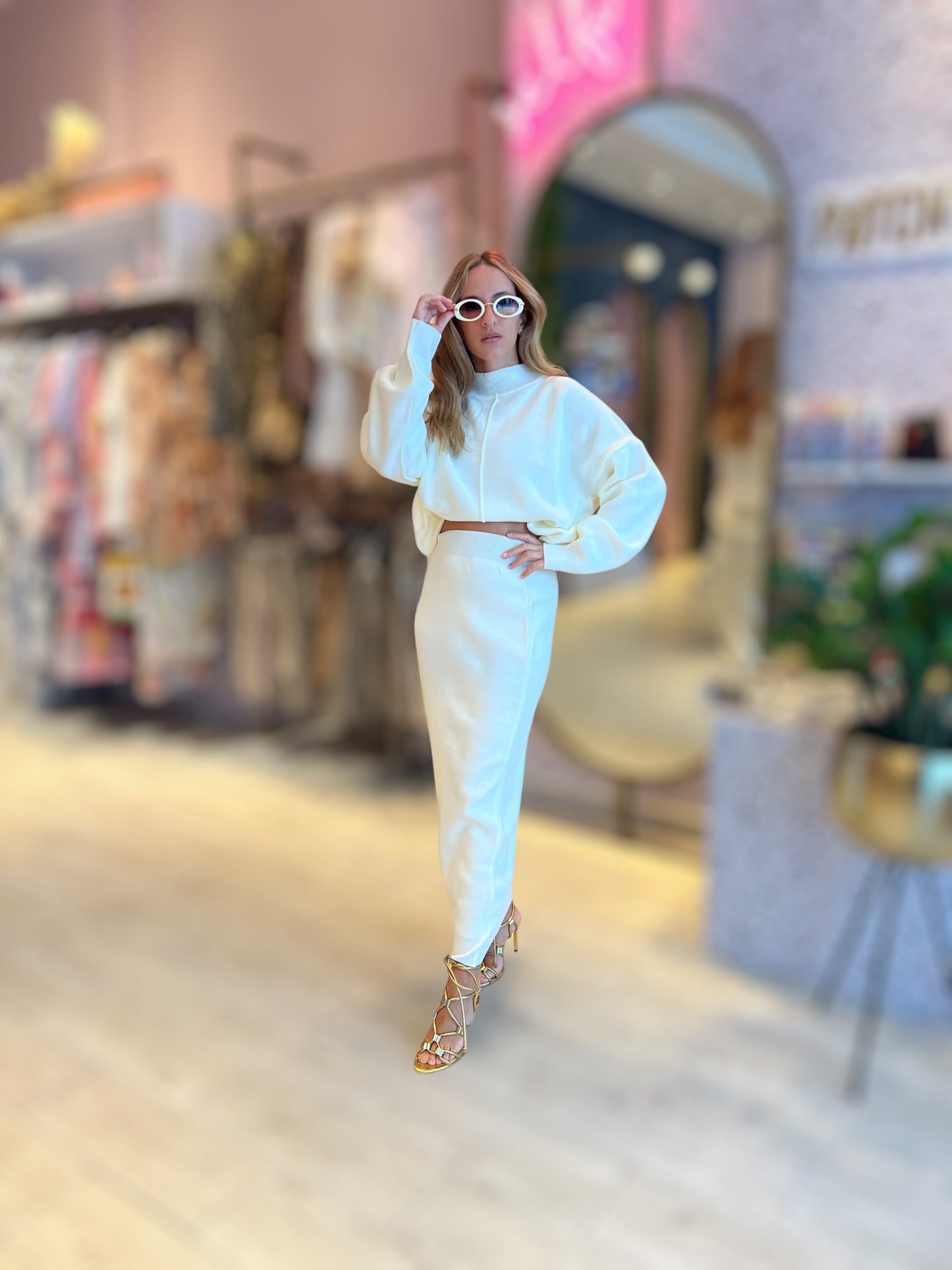 White knitted set