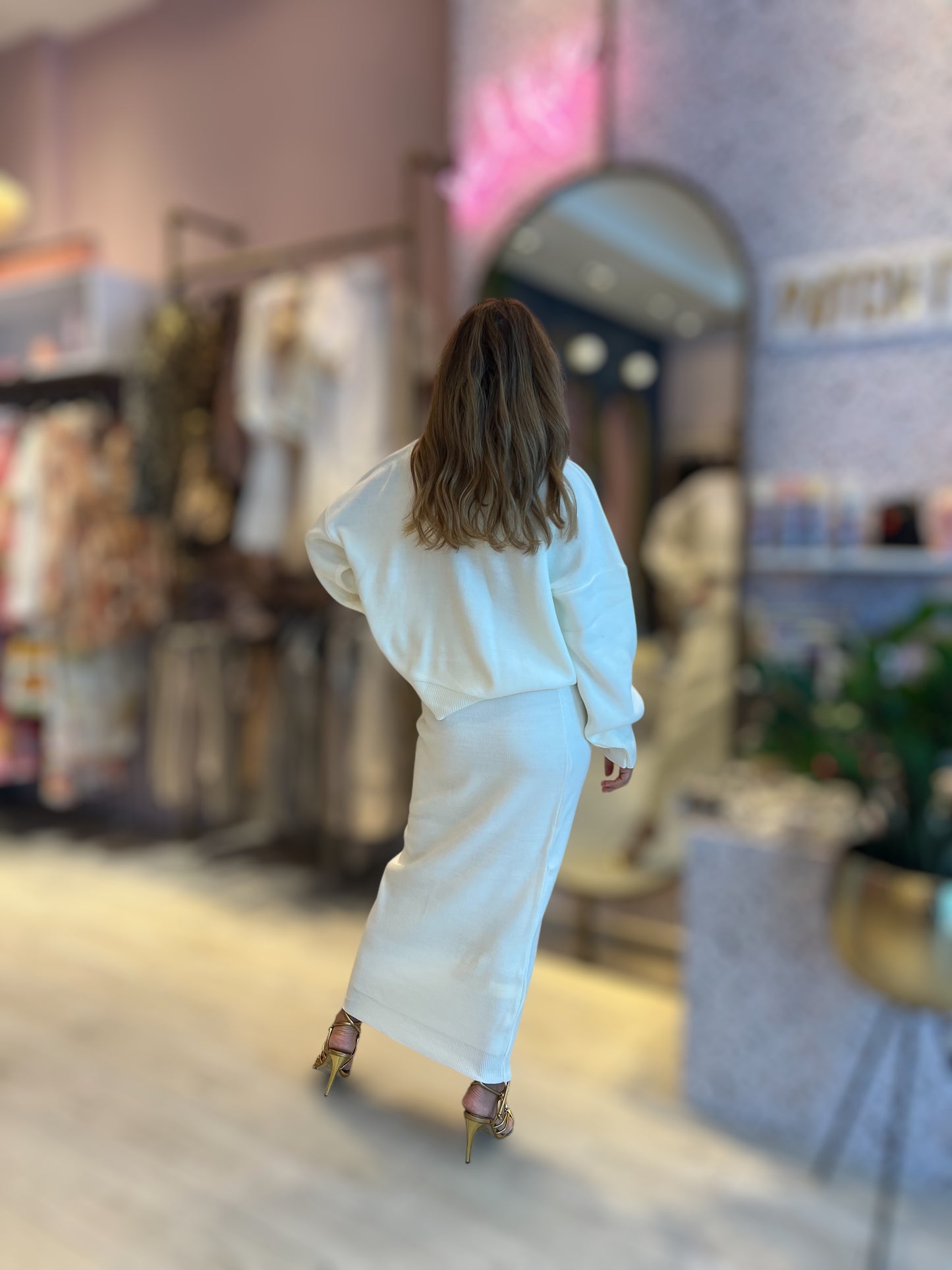 White knitted set