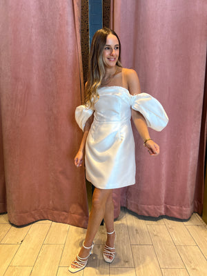 White sienna’s dress