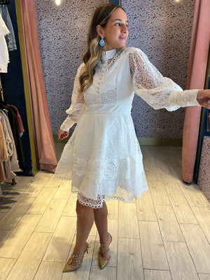 White lace puffy dress