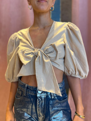 Nude bow top