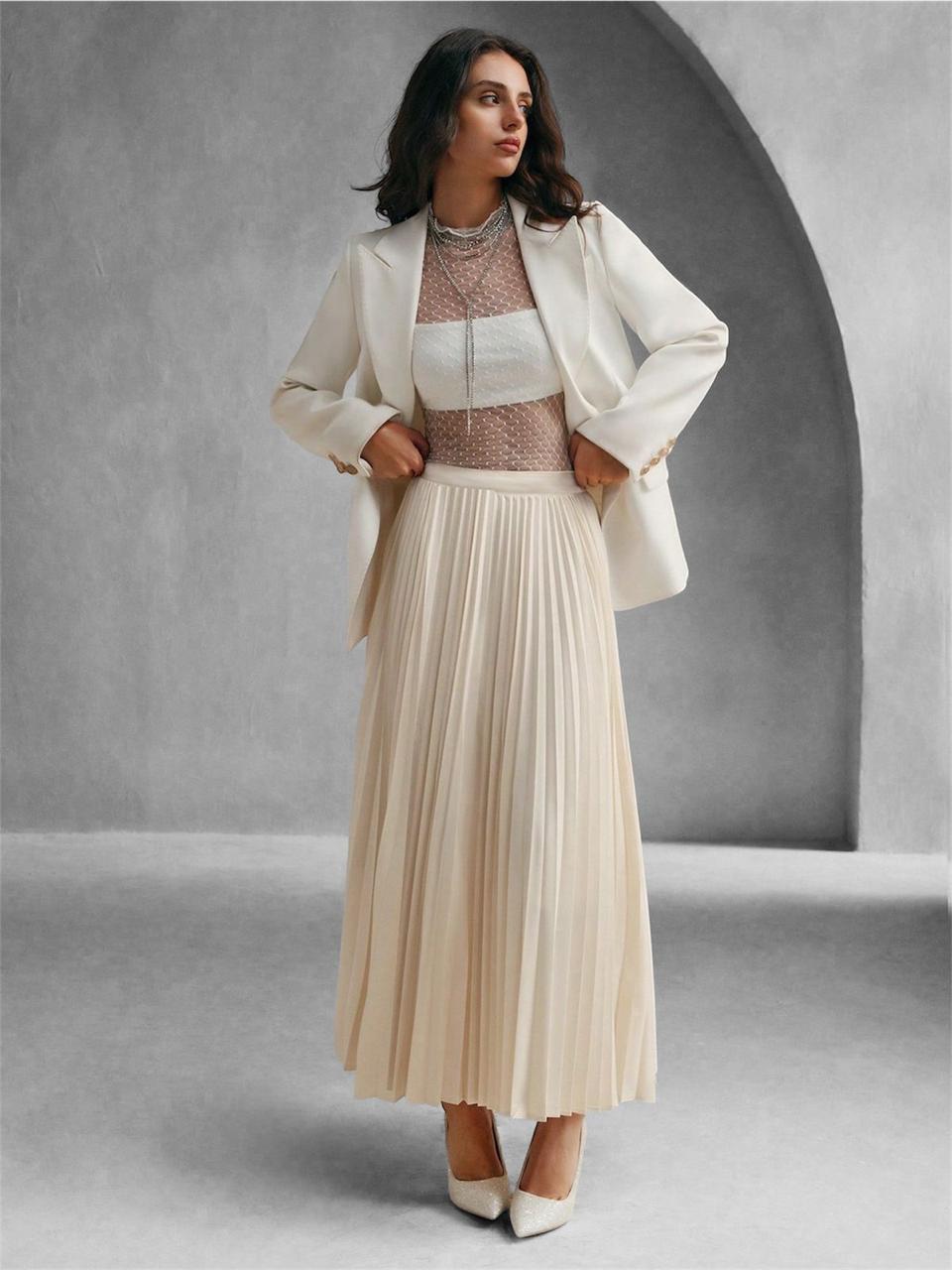 Pleated cream skirt