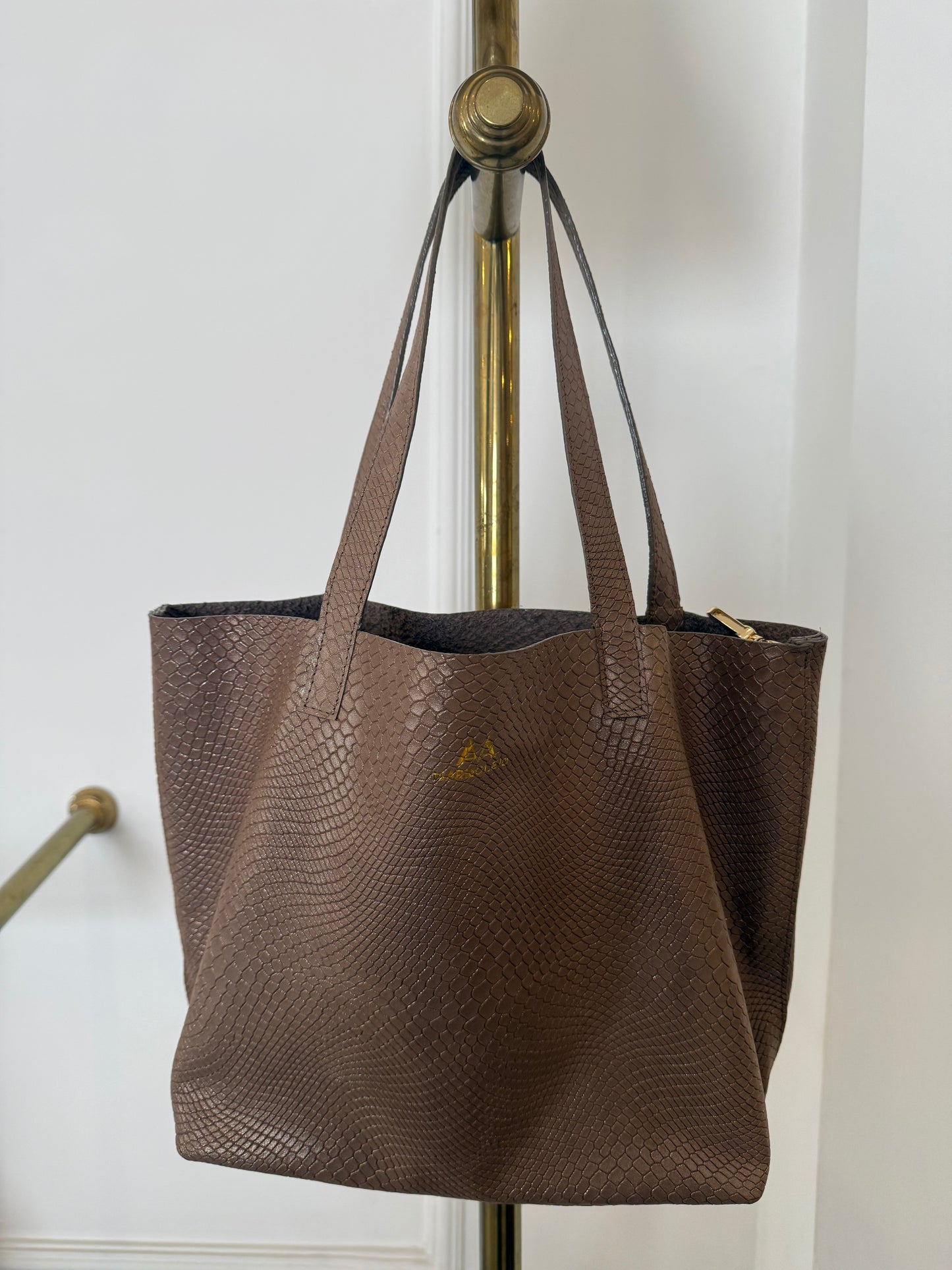 Taupe 100% Leather médium tote bag