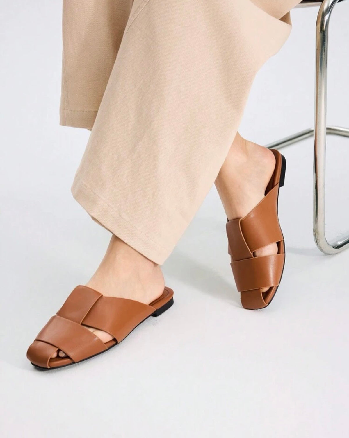 Latina caramel Mules