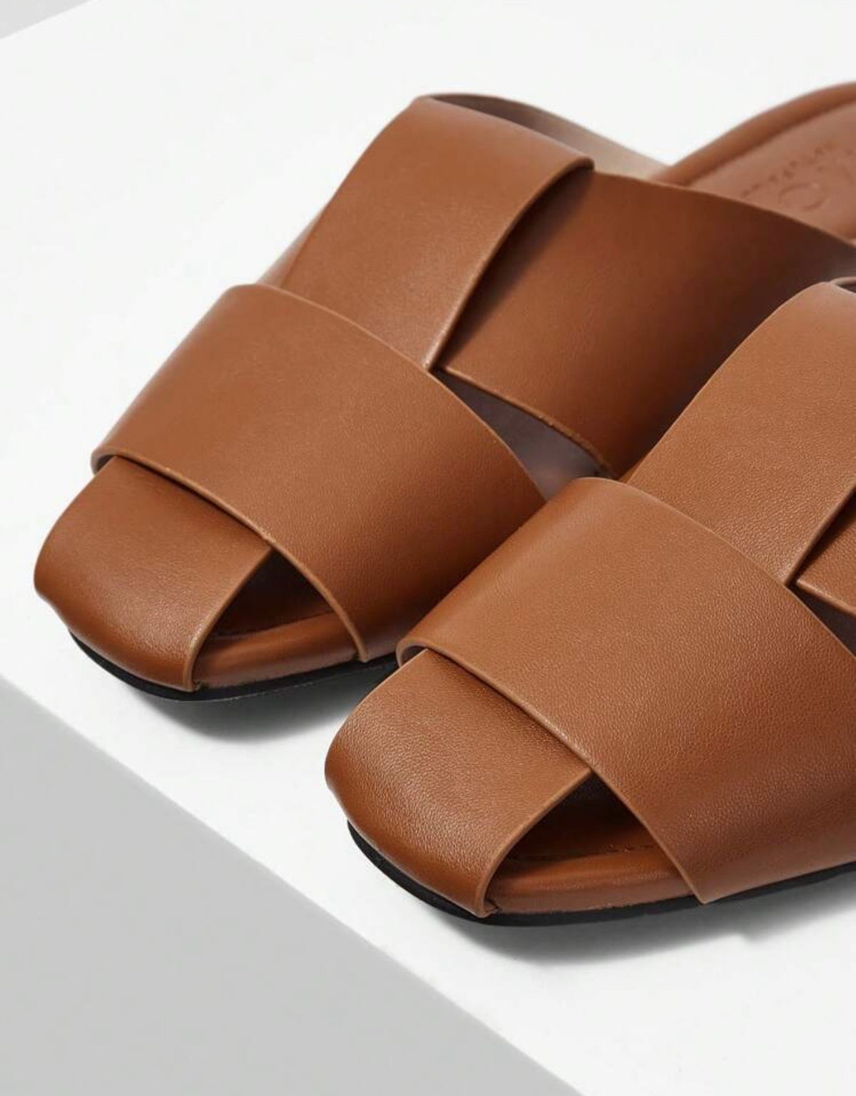 Latina caramel Mules