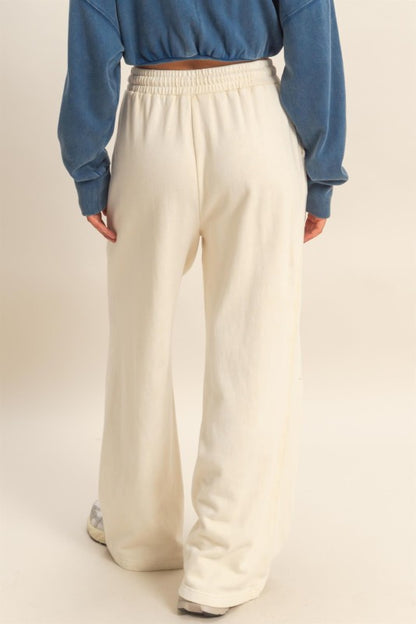 Cream hoddie pants set de viaje 19 marzo