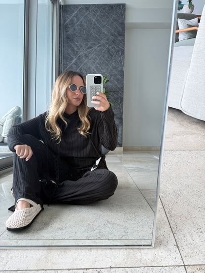 Black ribbed hoddie loungewear set de viaje