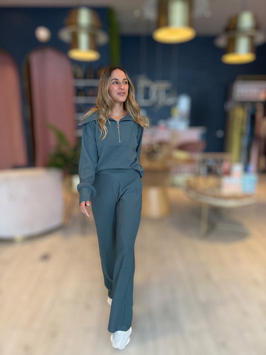 Collared Sage set de viaje