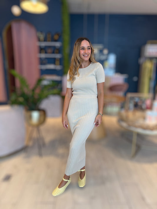 Sara's Nude ribbed skirt set