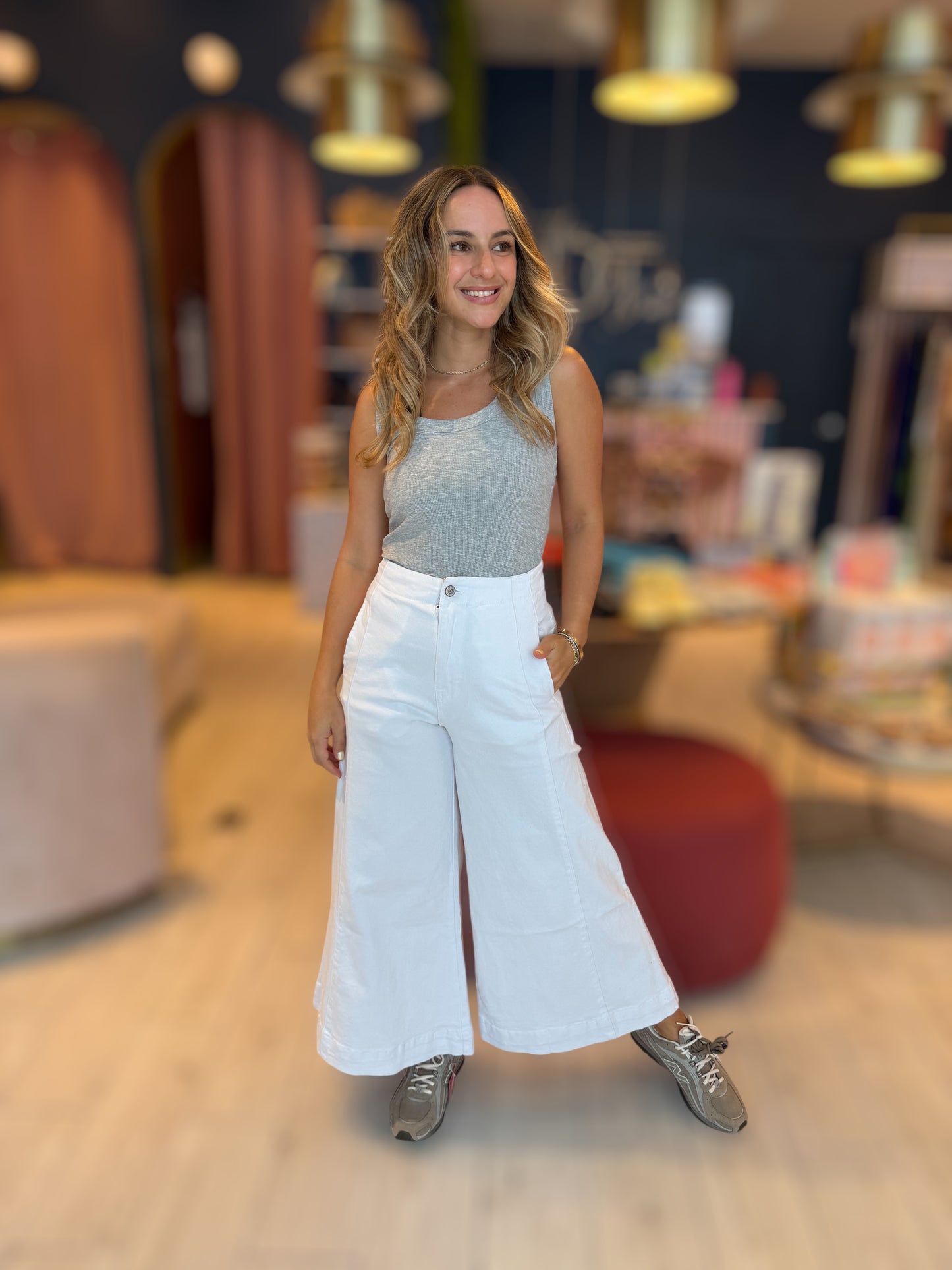 White flare jeans 20 marzo
