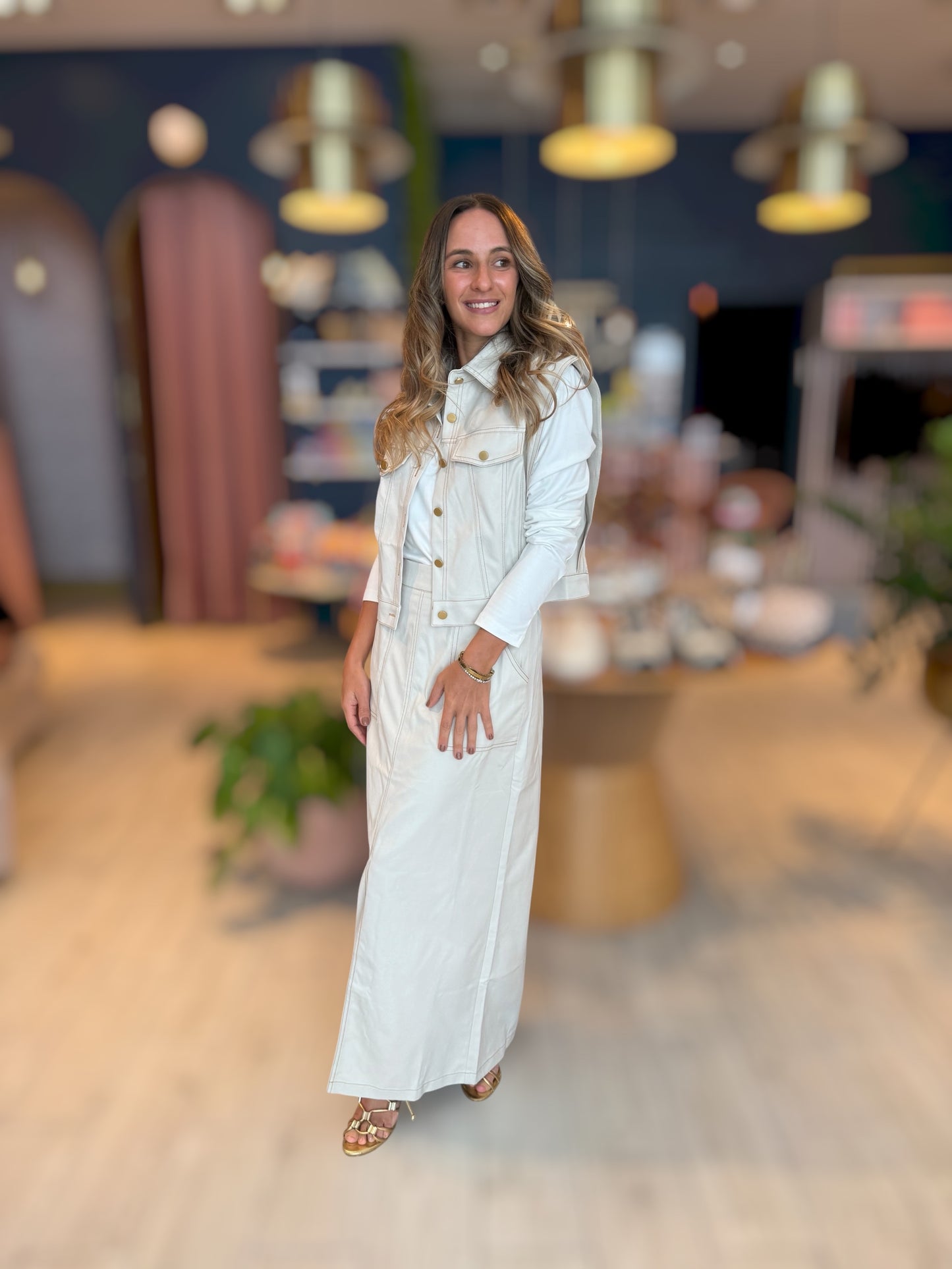Ivory stiched skirt set